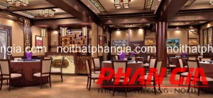 Thiết Kế Nhà Hàng Sang Trọng Lịch Lãm 5 Không gian nhà hàng cổ điển sang trọng với bàn ghế phủ khăn trắng và cột gỗ