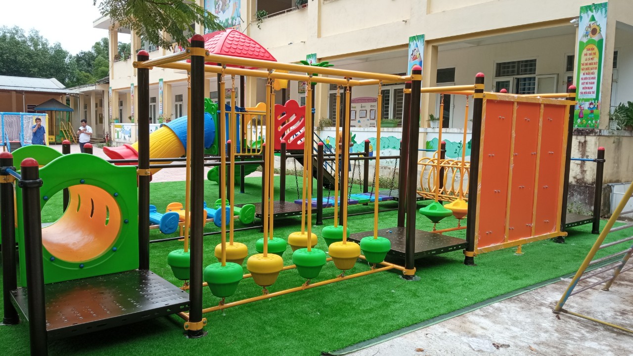 10 trò chơi sân chơi mầm non nên có — thiết kế & thi công 2 Bố cục sân chơi mầm non với vùng leo chạy cát và góc yên tĩnh