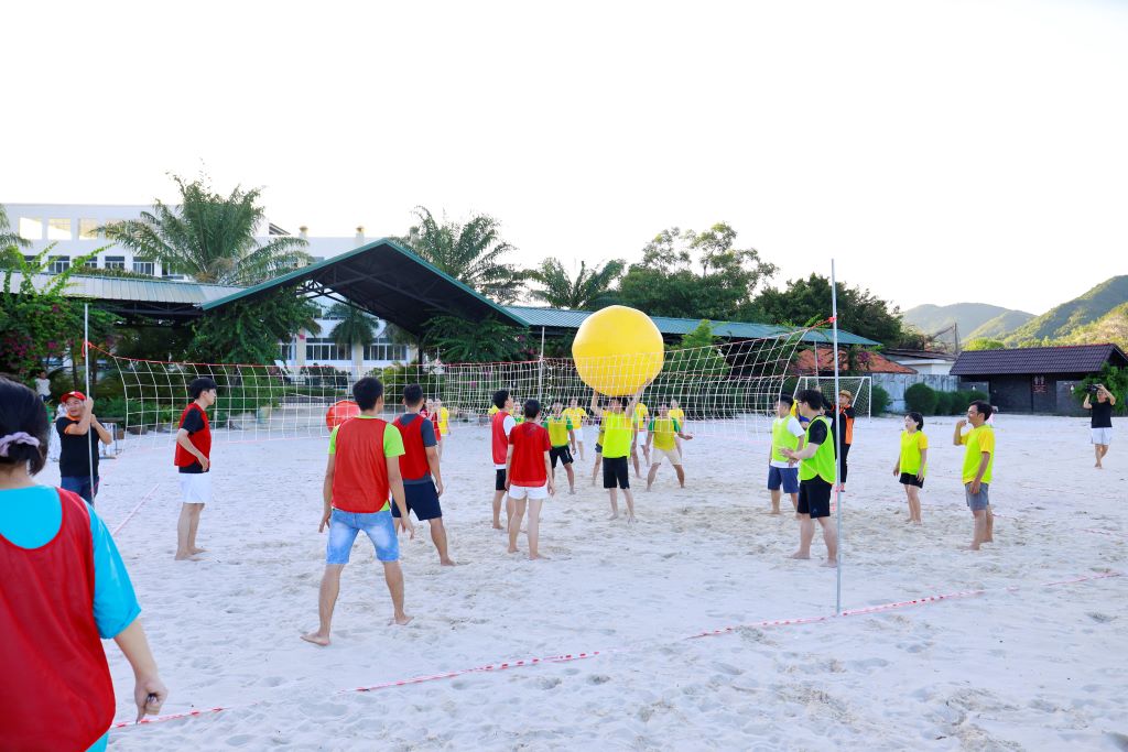 Đập bóng hơi khổng lồ inflatable và cabinet arcade