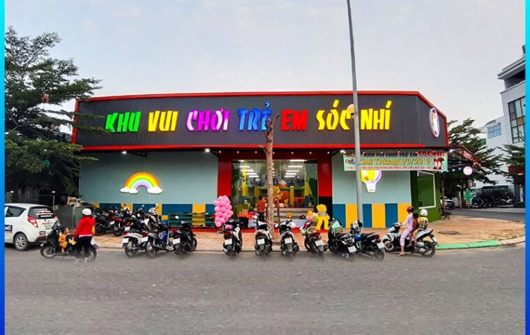 bien quang cao khu vui choi tu y tuong den thi cong content image